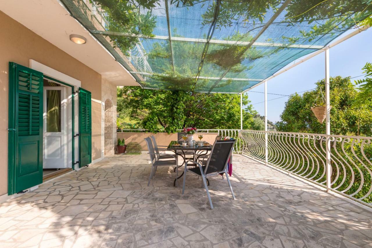 Holiday Home Figa Omis Exterior photo
